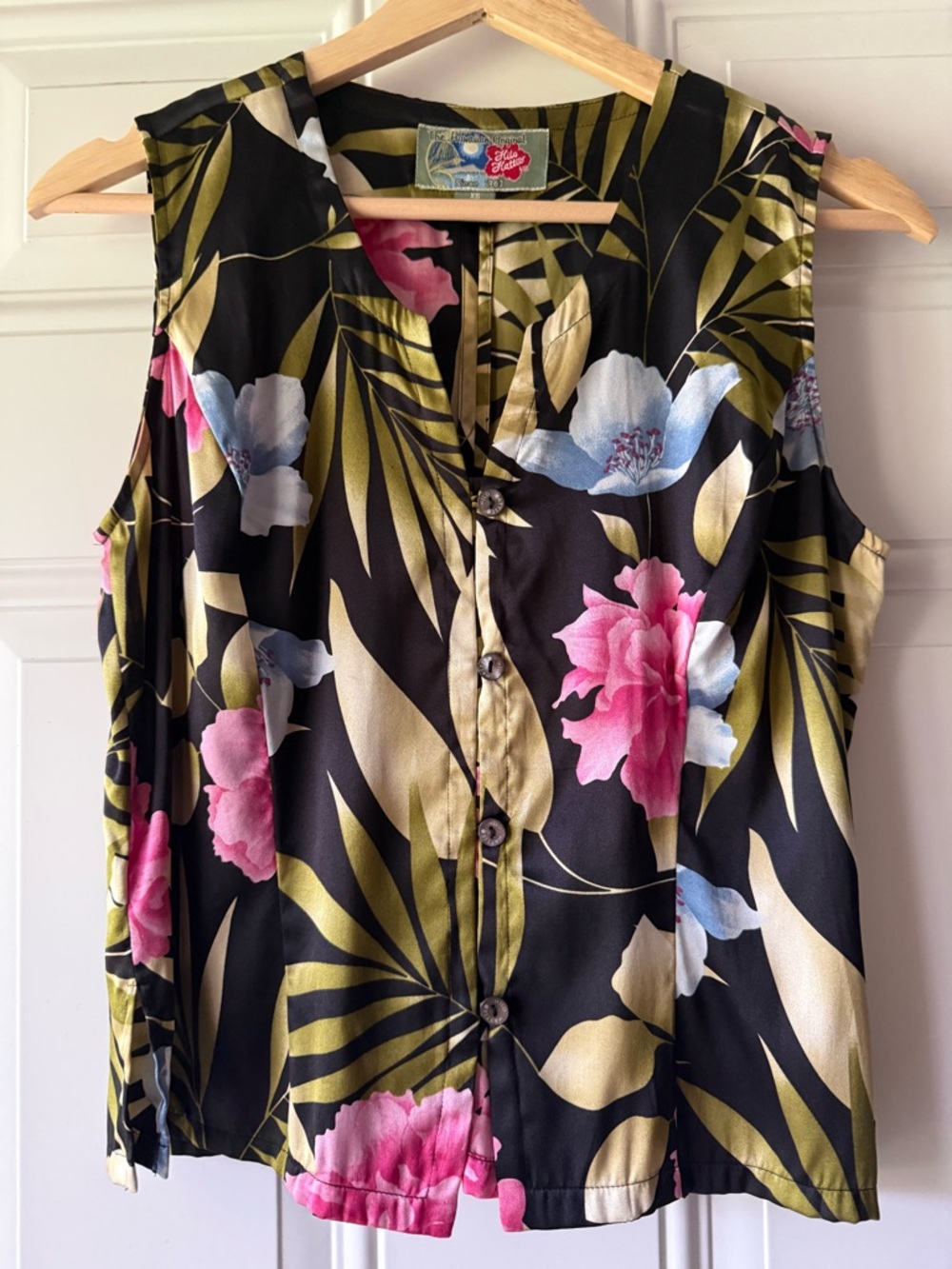 Hilo Hattie Black Silk Floral Button-Front Sleeveless Blouse